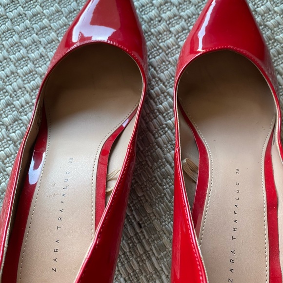 Red pointed toe heels - Picture 4 of 5